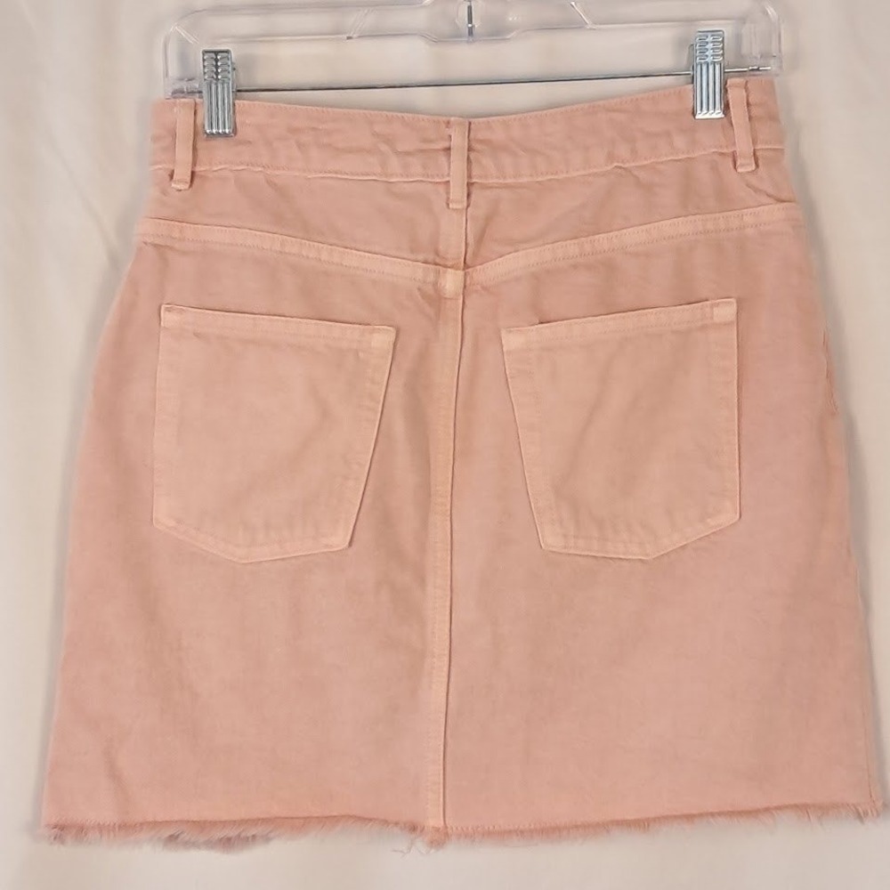 H&M DIVIDED‎ 8 Pink Denim Mini Skirt Distressed Frayed Hem Pockets - Picture 2 of 2